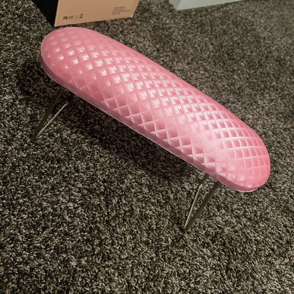 Nail tech arm rest